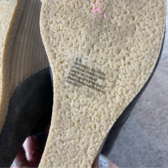 EXPRESS Gray Suede Lace Up Wedge Heel Ankle Booties Size 9.5 - Picture 5 of 6